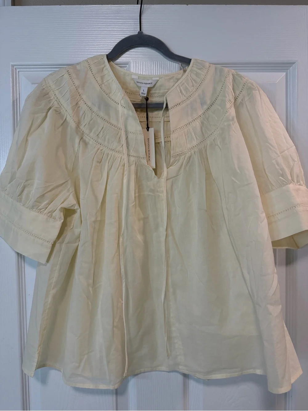 Banana Republic LIGHTWEIGHT COTTON INSET LACE TOP